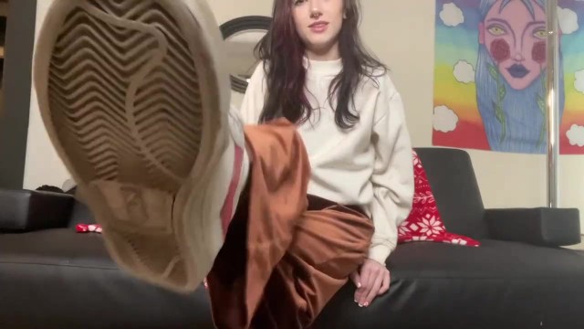 Shoe Licking with a Foot Goddess in Barefoot Fetish Video